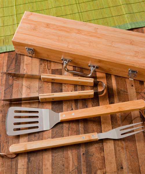 BBQ GRILLING SET WITH PERSONALIZED BAMBOO CASE