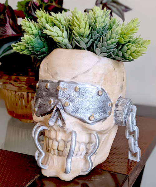 Vic RattleHead Planter